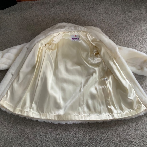 Monterey Fashions - Vintage White Faux Fur Coat - Picture 6 of 12